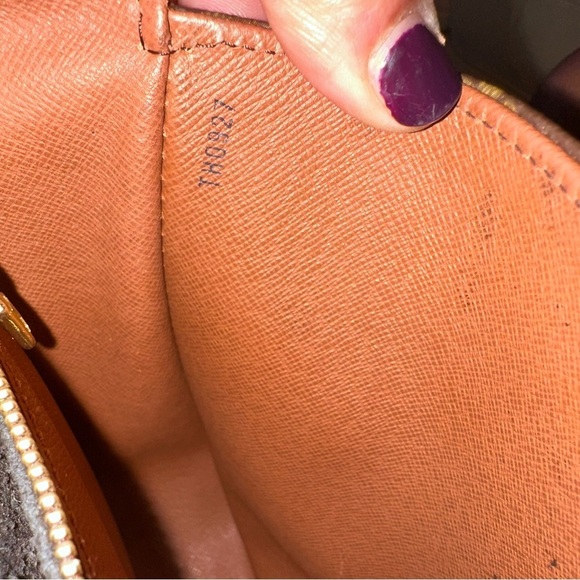 Louis Vuitton Monogram Saint Cloud GM Shoulder Bag - Picture 9 of 10